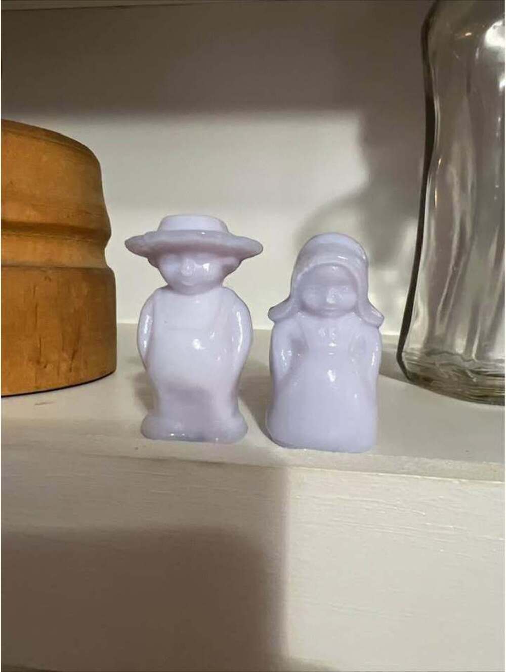 Boyd Art Glass Eli & Sarah Amish Children Figurine Couple 1996 Mirage Lavender